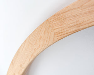 Rorqual à bosse - cadre rond en bois massif (24 pouces)